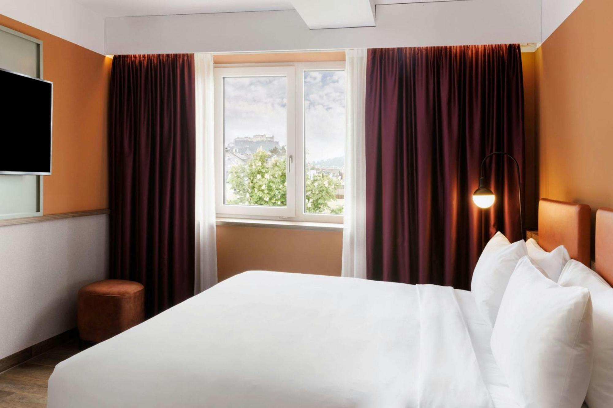 Deluxe Kamer met Kingsize Bed en Uitzicht op de Binnenplaats